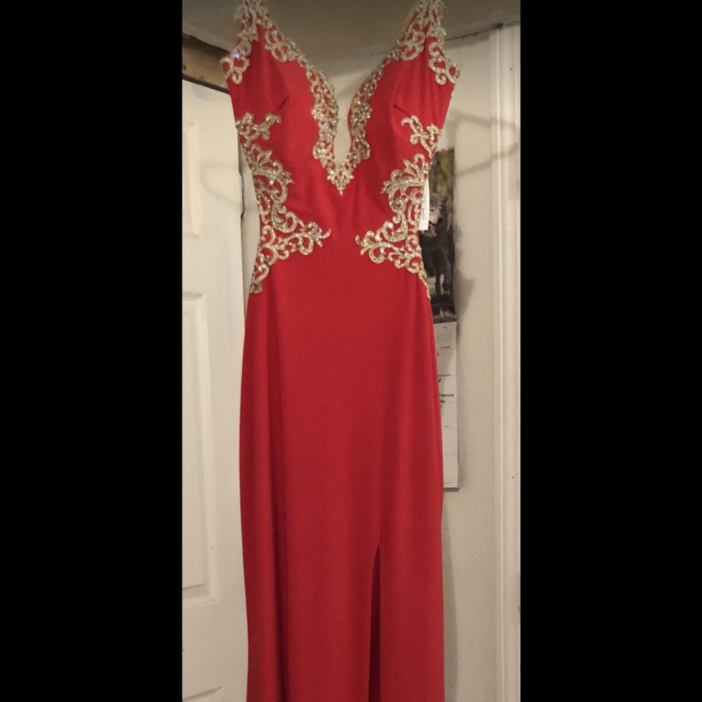 Formal dress (prom)
